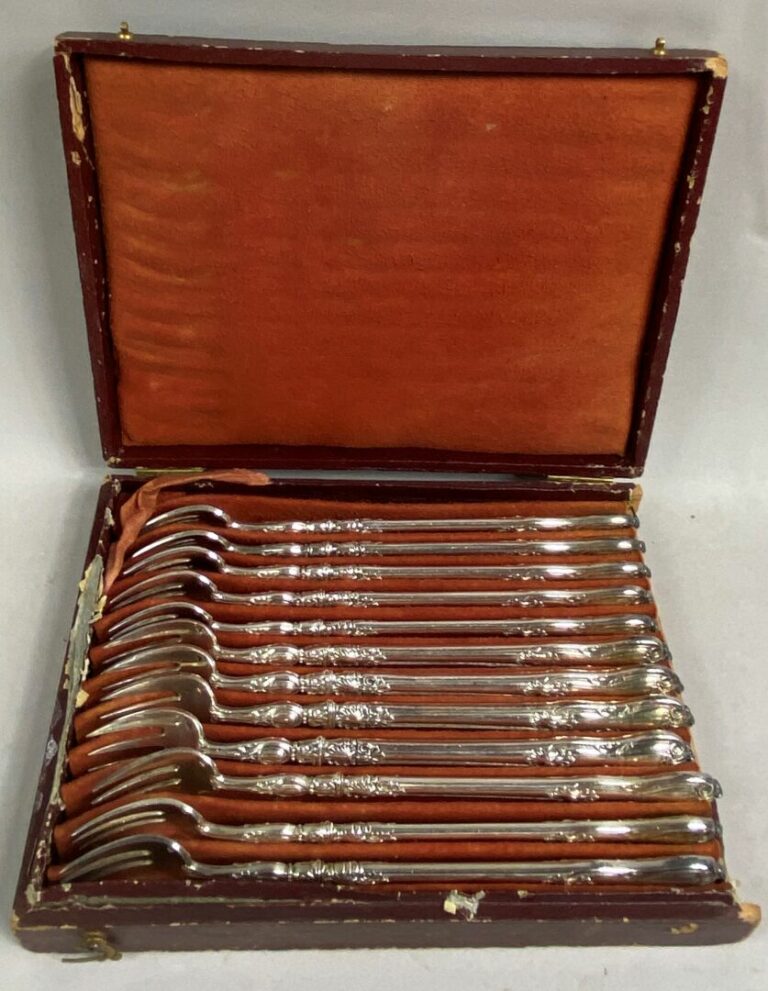 CHRISTOFLE - 12 fourchettes à huître en métal argenté dans un coffret