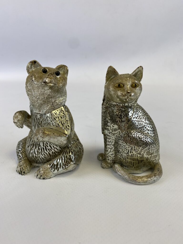 CHRISTOFLE - Ensemble de deux sujets en métal argenté comprenant un chat et un…