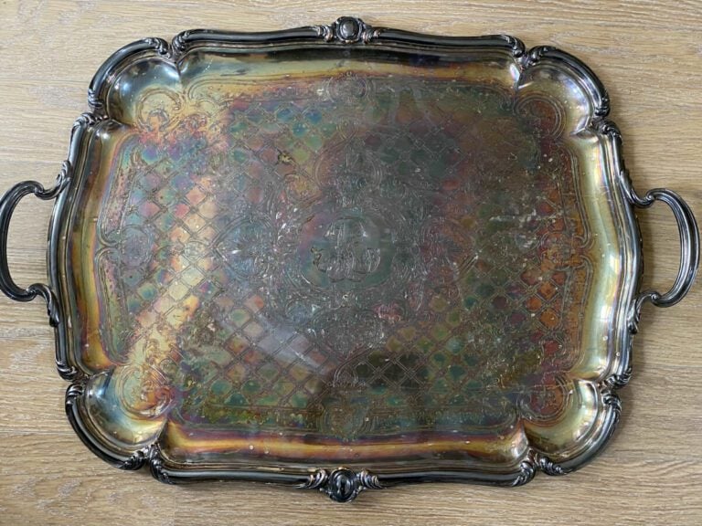 CHRISTOFLE - Grand plat en métal argenté à deux anses. - Décor gravé de croissi…
