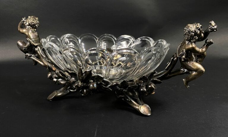 CHRISTOFLE - Important surtout de table en bronze argenté composé d'une coupe o…