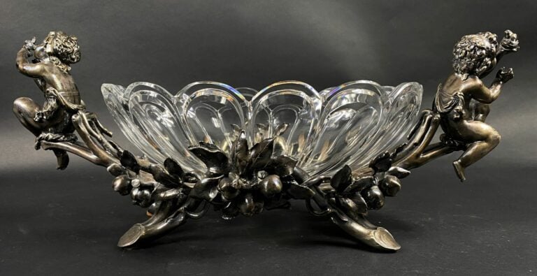 CHRISTOFLE - Important surtout de table en bronze argenté composé d'une coupe o…