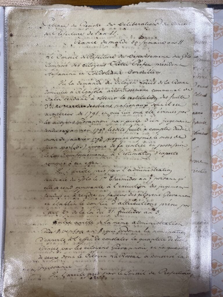 Classeur contenant huit actes authentiques, Ancien Régime ou période révolution…