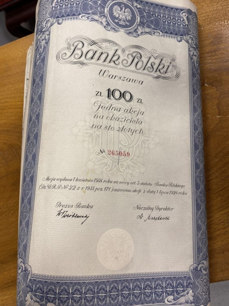 Classeur contenant huit actes authentiques, Ancien Régime ou période révolution…