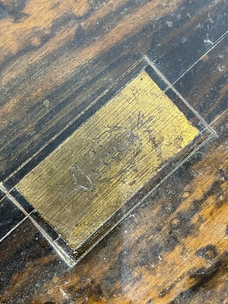 Coffret en placage de palissandre centré d'une plaque gravée "Célina" - (sans c…