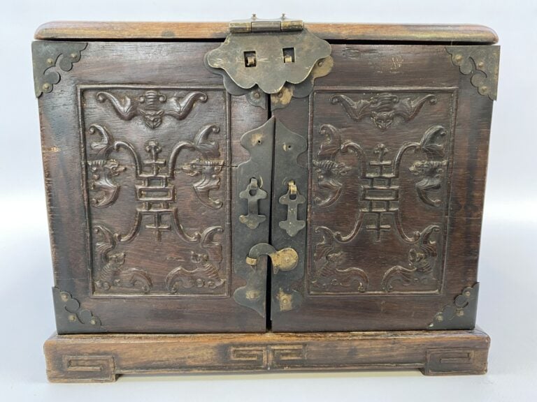 COIFFEUSE DE VOYAGE EN BOIS INDIGENE / EXOTIQUE - Chine du Sud ou Vietnam - De…