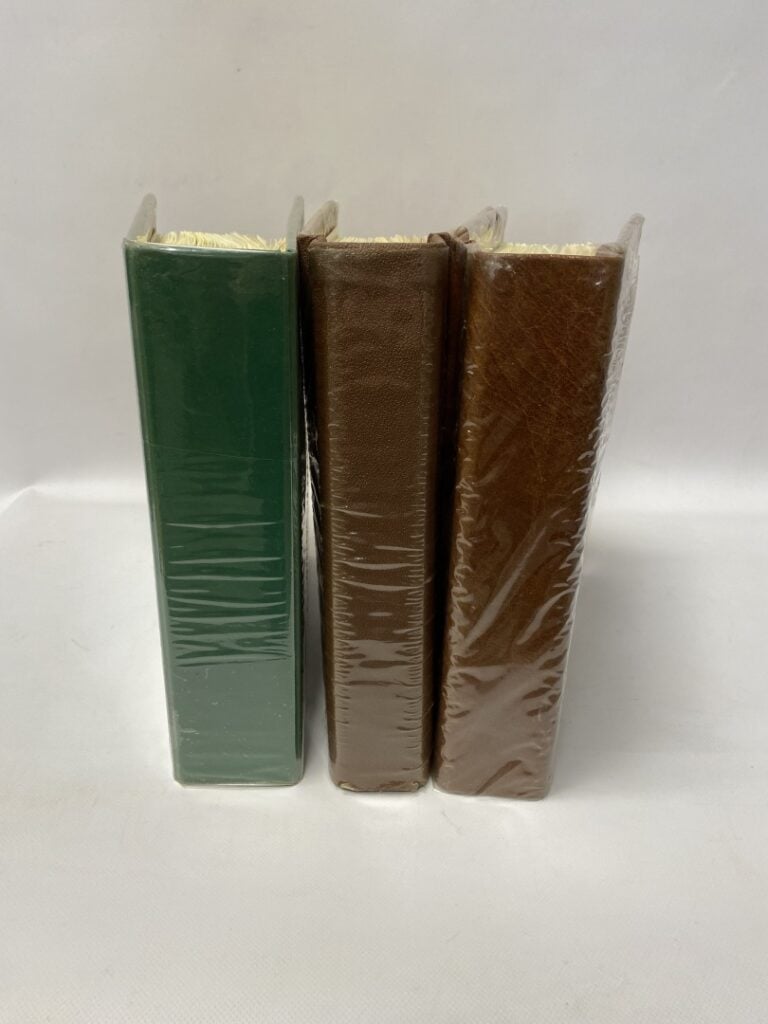 Collection de timbres de Monaco, deux albums, timbres en très bon état, non obl…