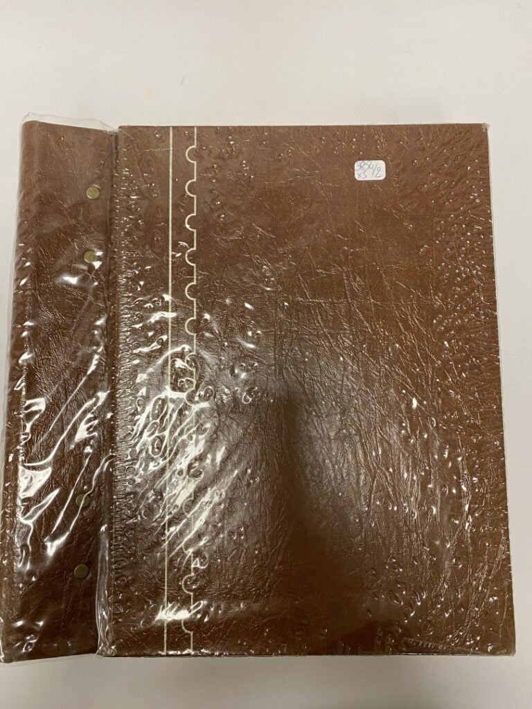 Collection de timbres de Monaco, deux albums, timbres en très bon état, non obl…