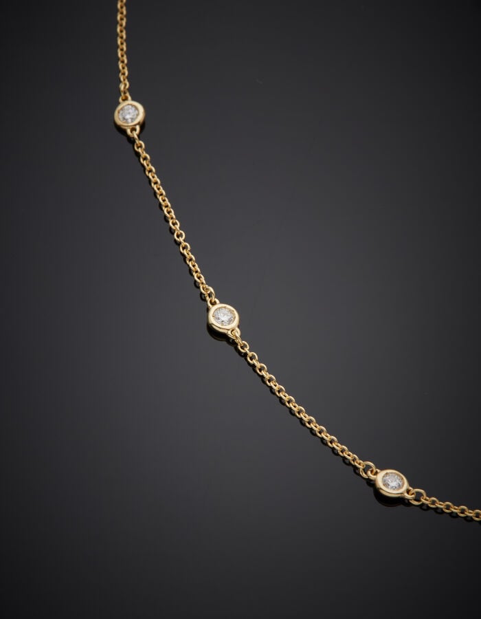 COLLIER chaînette en or jaune (585‰) 14 carats, retenant six diamants taille br…