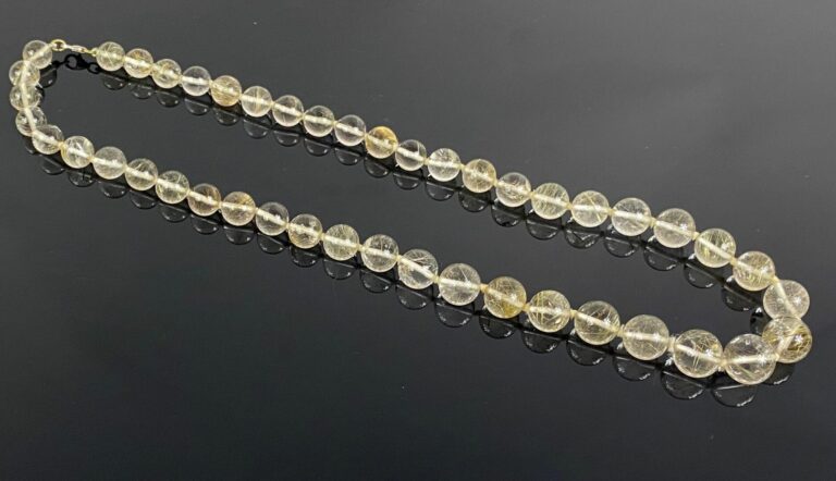 Collier de perles en quartz rutilé disposées en légère chute - L 27 cm