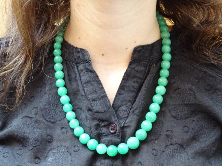 [-] COLLIER DE PERLES EN SERPENTINE (?) - Chine - (quelques usures) - L: 25 cm…