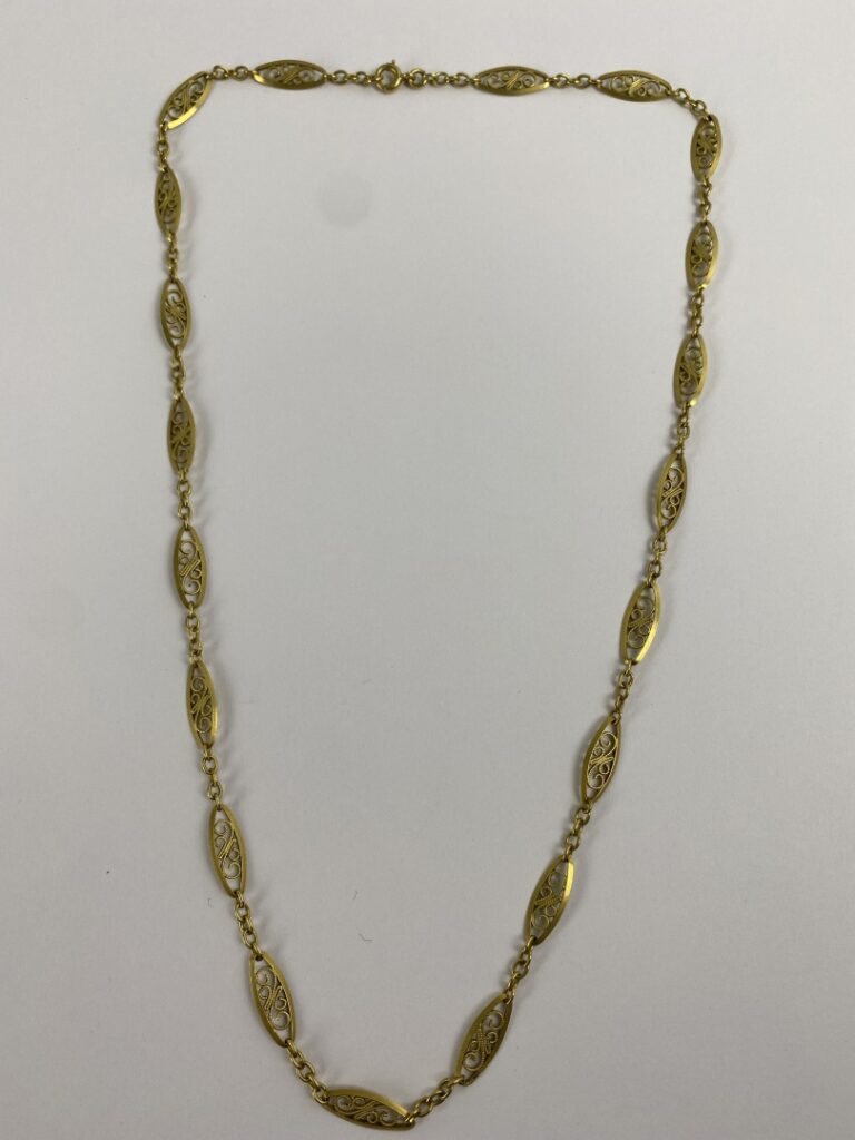 Collier en or jaune (750) à maillons filigranés - Poids : 11,7 g - L : 49 cm
