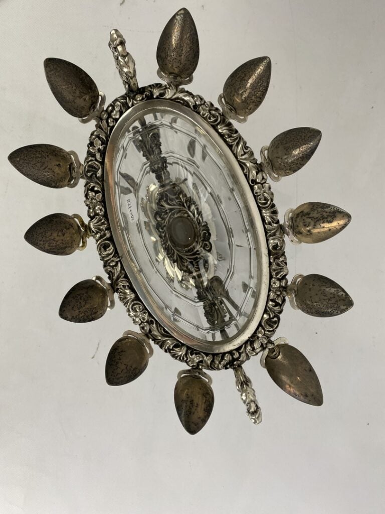 Confiturier en argent (925) de forme navette à décor de frises feuillagées, ans…
