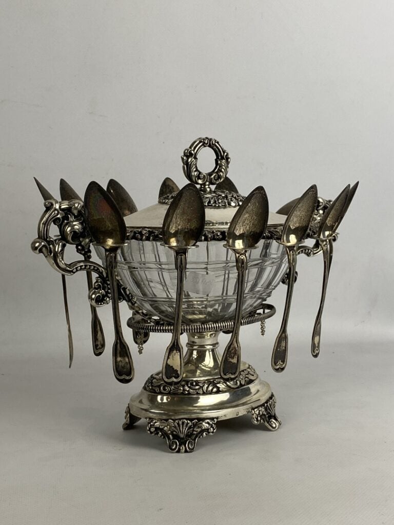 Confiturier en argent (925) de forme navette à décor de frises feuillagées, ans…