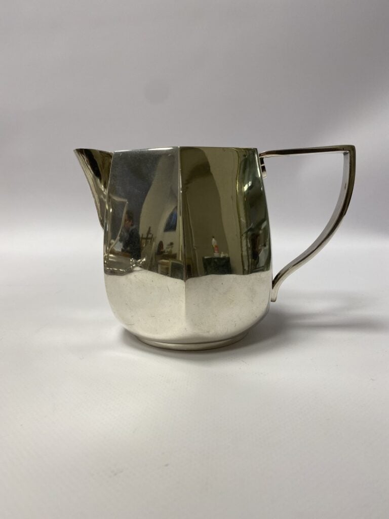 CORNET. - Service à thé et café en métal argenté, comprenant théière, cafetière…
