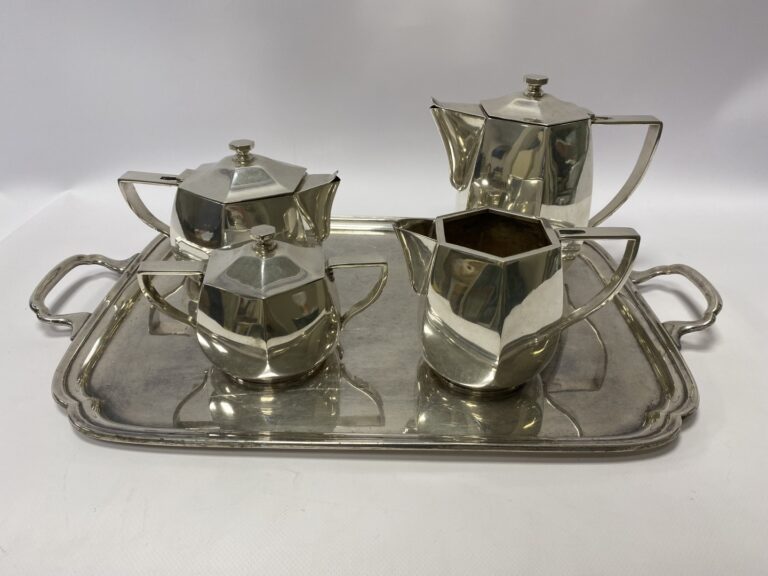 CORNET. - Service à thé et café en métal argenté, comprenant théière, cafetière…