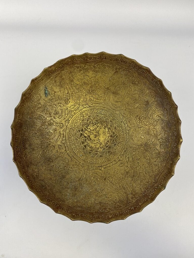 COUPE SUR PIED POLYLOBEE EN METAL DORE - Cachemire, seconde moitié du XIXe sièc…