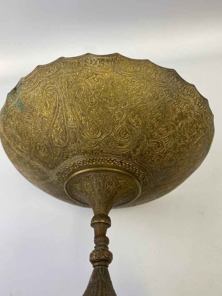 COUPE SUR PIED POLYLOBEE EN METAL DORE - Cachemire, seconde moitié du XIXe sièc…