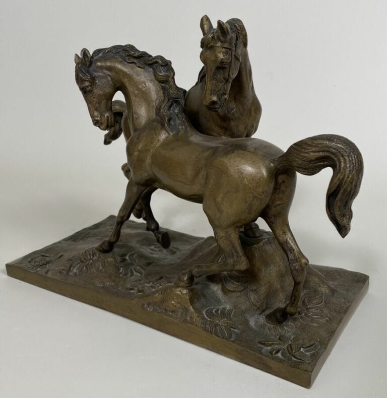 Couple de chevaux - Bronze à patine médaille - Hauteur : 25 cm - Base : 30 x 15…