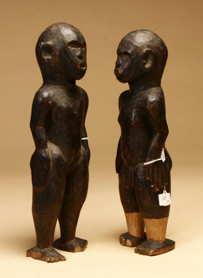 Couple de statues bois patine brune, Banda, . Hauteur : 33(Madame) et 32 (Monsi…