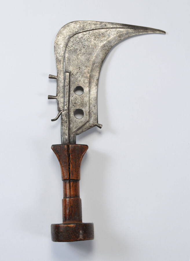 Couteau à lame courbe poignée en bois,Mangbetu, 40 cm