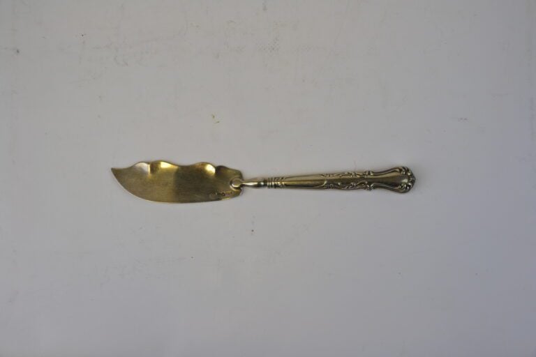 Couteau à poisson en argent russe 875 millièmes (84 zolotniks). - Poinçons pour…