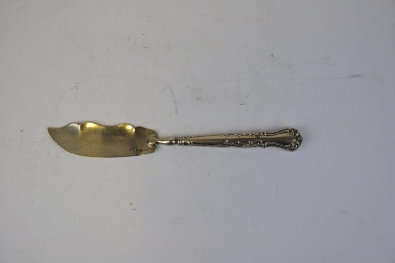 Couteau à poisson en argent russe 875 millièmes (84 zolotniks). - Poinçons pour…