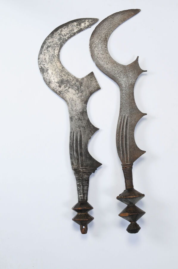 Couteau de "Sacrifice" Ngomgbe, 64 cm avec une deuxième couteau de sacrifice Ng…