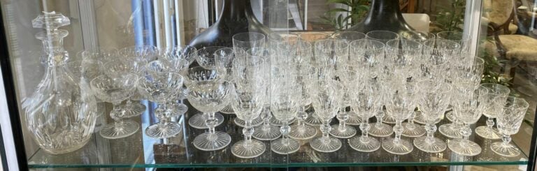 Cristallerie de LORRAINE - Partie de service de verres en cristal taillé compre…