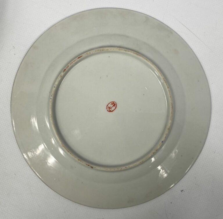 Dans le goût asiatique - Ensemble d'assiettes en porcelaine dans le goût japona…