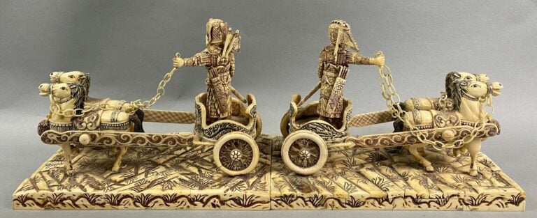 Dans le goût chinois, XXe siècle - Couple impérial - Groupe sculpté en os à déc…