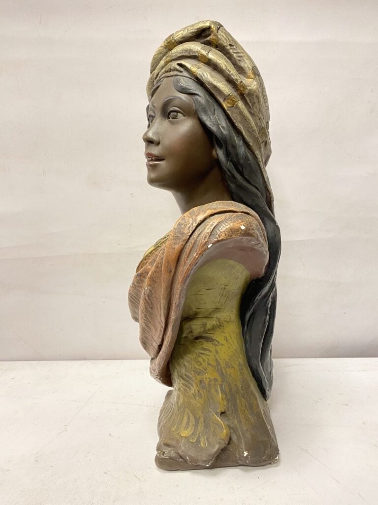 Dans le goût de GOLDSCHEIDER. - Adinda - Epreuve en plâtre polychrome, identifi…
