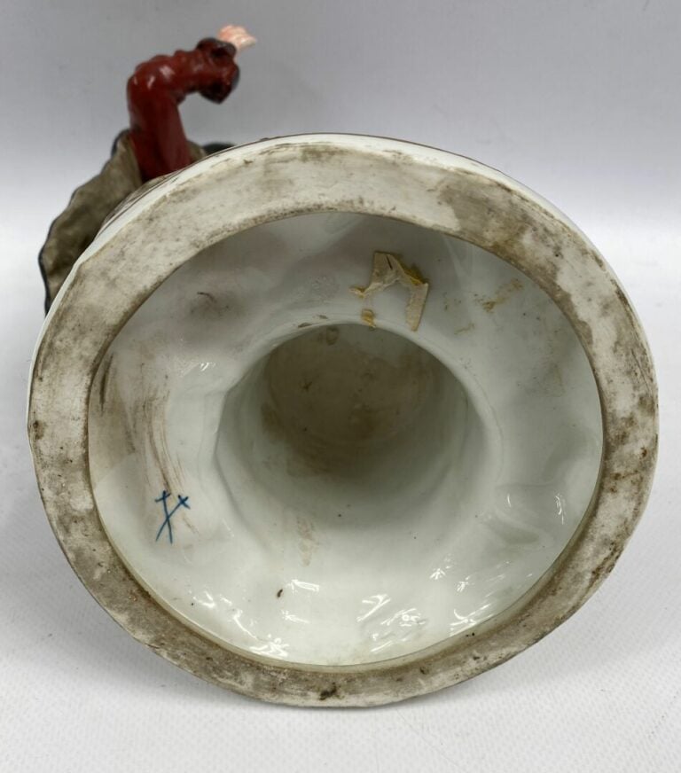 Dans le goût de MEISSEN - Deux sujets en porcelaine émaillée polychrome - Marqu…
