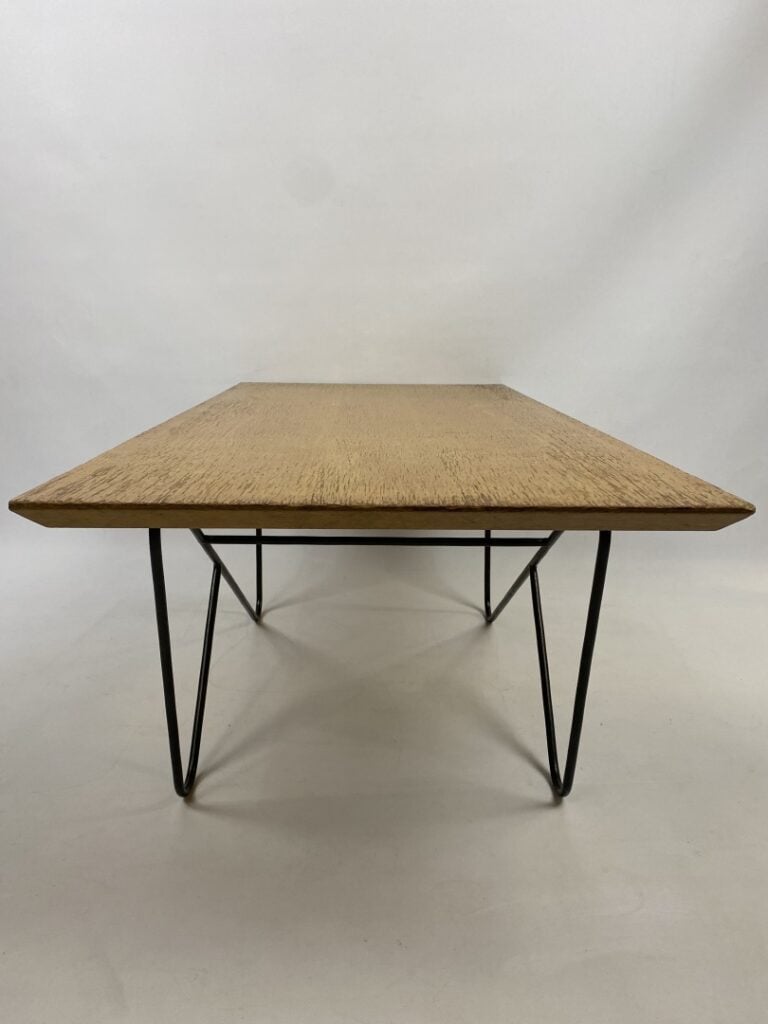 Dans le goût de René Jean CAILLETTE - Table basse en bois et piètement en métal…