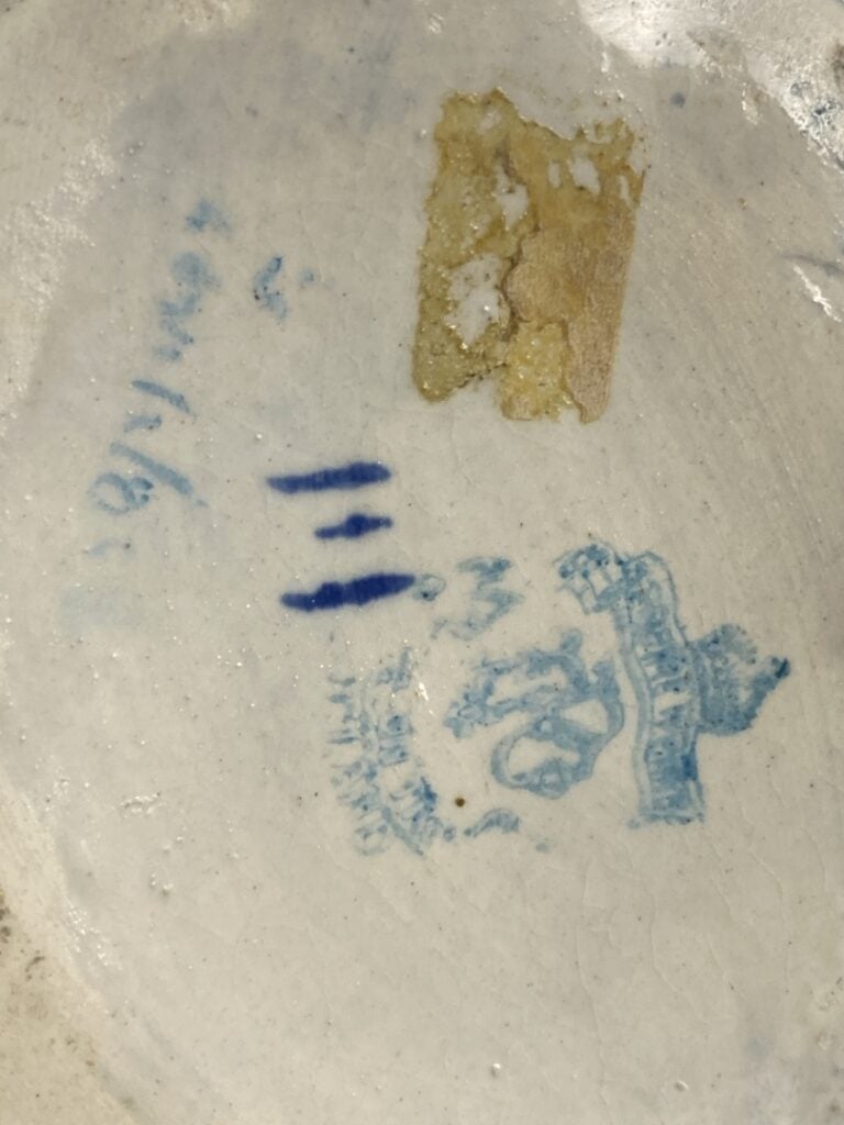 Dans le goût de SEVRES - Paire de vases en porcelaine de forme gourde à col pol…