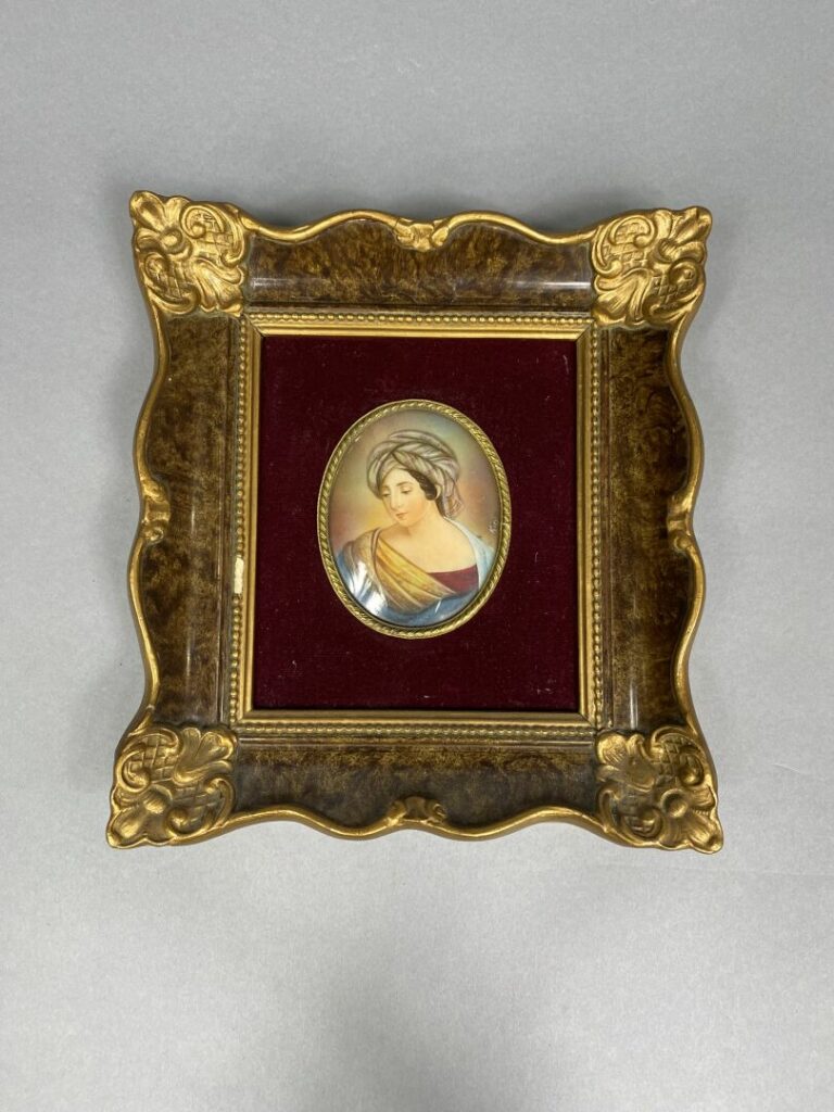 Dans le goût du XIXe siècle - Trois miniatures, portrait d'un homme et deux por…