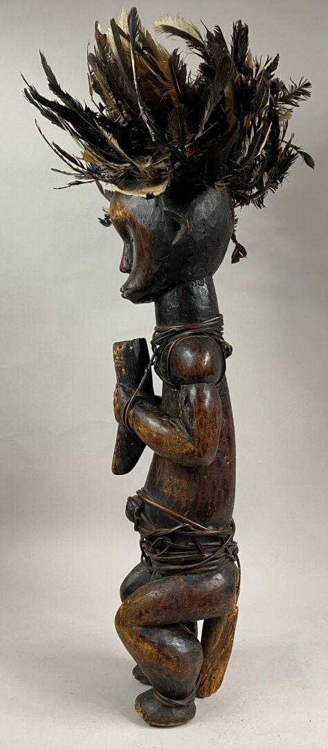 Dans le goût Fang - Statue en bois sculpté représentant un homme/gardien debout…