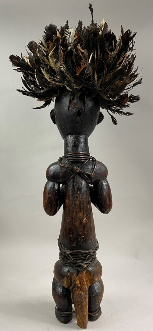 Dans le goût Fang - Statue en bois sculpté représentant un homme/gardien debout…