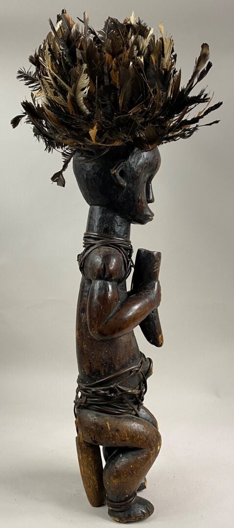 Dans le goût Fang - Statue en bois sculpté représentant un homme/gardien debout…