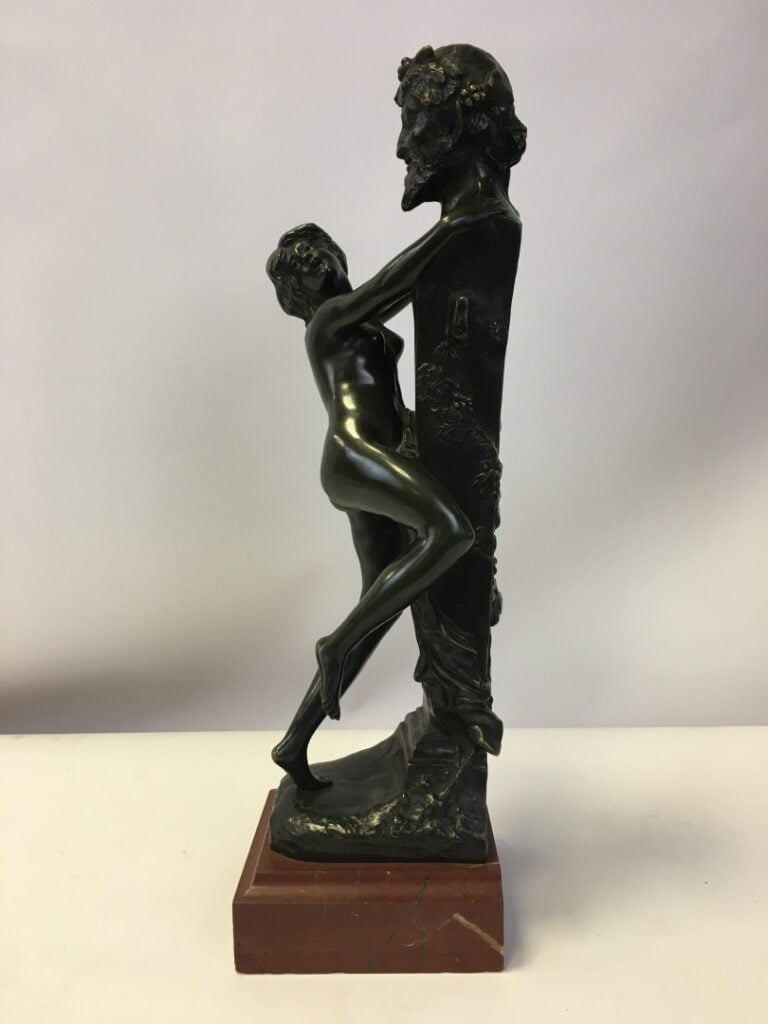 D'après CLODION. - Sacrifice à Priape - Bronze, signé au dos. - Hauteur: 35 cm.…