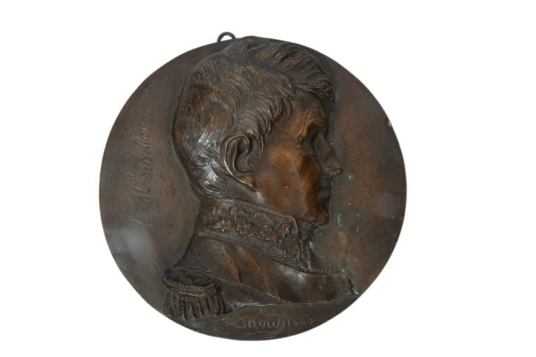 D'après DAVID D'ANGERS. - Le maréchal de Bellune - Epreuve en bronze, signée et…