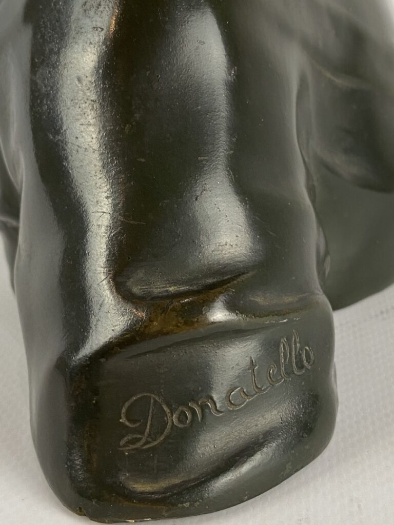 D'après DONATELLO - Buste d'enfant - Epreuve en bronze à patine verte - H : 27…