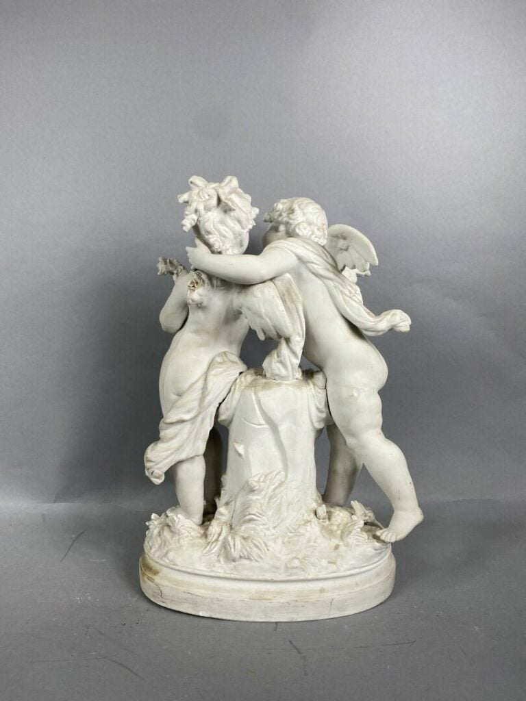 D'après Hippolyte MOREAU (1832-1927) - Groupe en biscuit représentant deux ange…