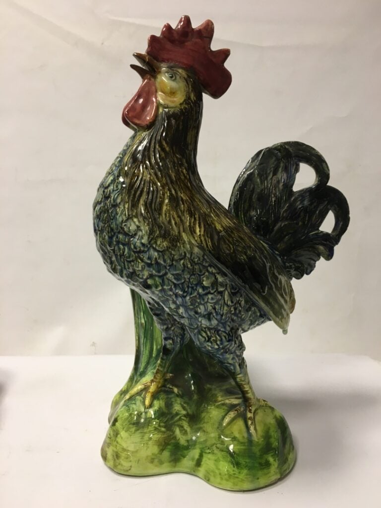 D'après MASSIER. - Coq formant vase en faience polychrome (accidents et restaur…