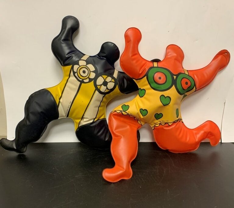 D'après Niki de Saint-Phalle. - Nanas gonflables - Edition de 1968 par Marko Pl…