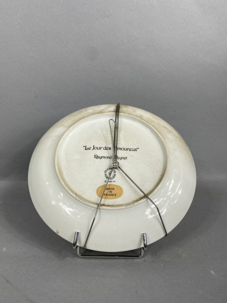 D'après Raymond PEYNET (1908-1999) - "Le jour des Amoureux", 1980 - Assiette en…