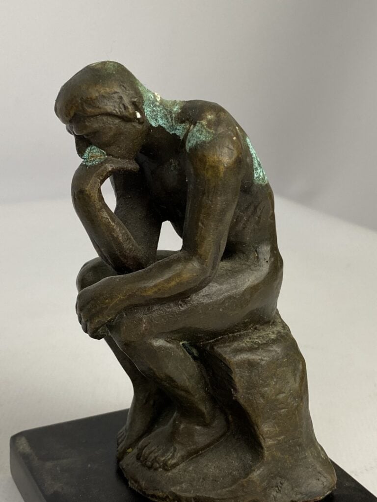 D'après RODIN. - Le baiser et le penseur - Deux reproductions en bronze - (oxyd…