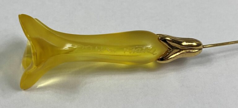 DAUM France - Broche Jonquille en pâte de verre jaune - Signée - Long : 11,5 cm…