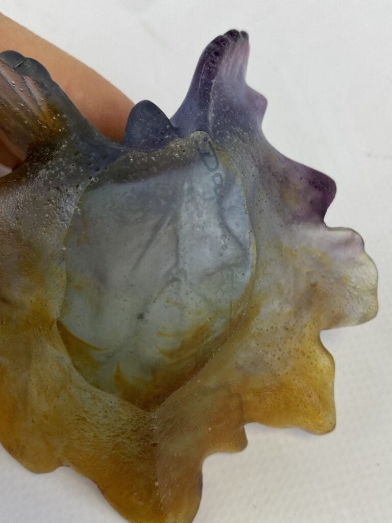 Daum France - Coupelle en pâte de verre au papillon - Signé. - (petit éclats) -…