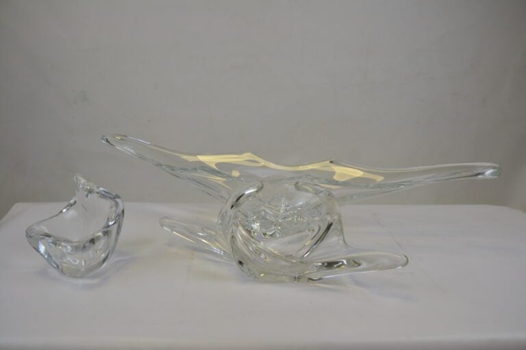 DAUM FRANCE. - Grande coupe, petite coupe et petit vase en cristal côtelé. - Di…