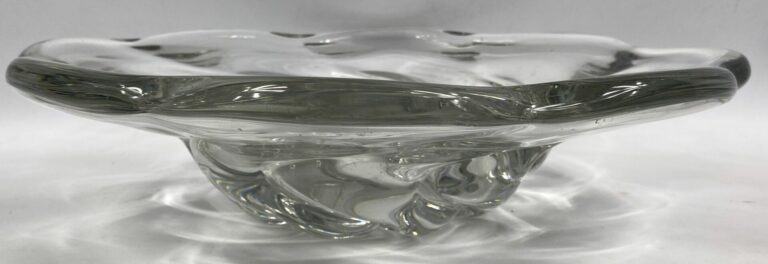 DAUM France - Importante coupe en cristal à bords polylobés - Signée sur la bas…